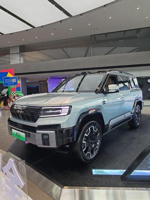 成都202比亚迪方程豹硬派越野的爆款，英菲尼迪35周年与你共成长